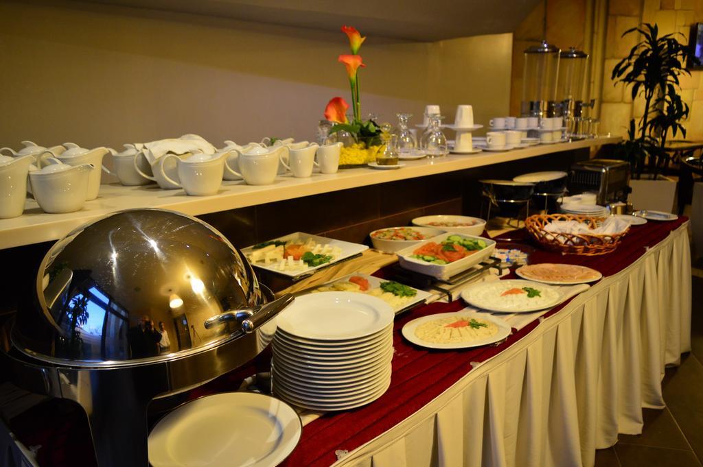 Nadine Hotel Suites Amman Buitenkant foto