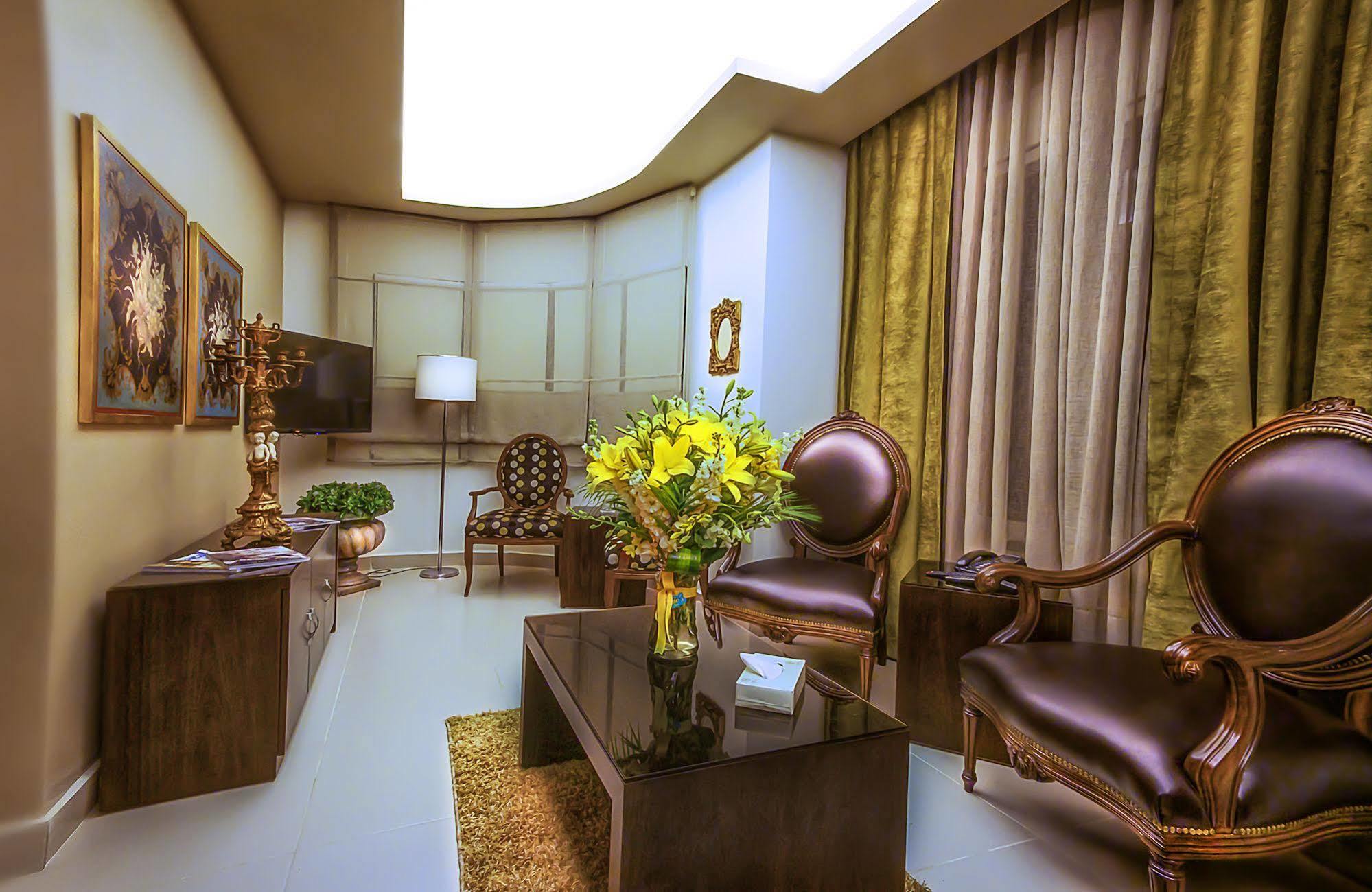 Nadine Hotel Suites Amman Buitenkant foto