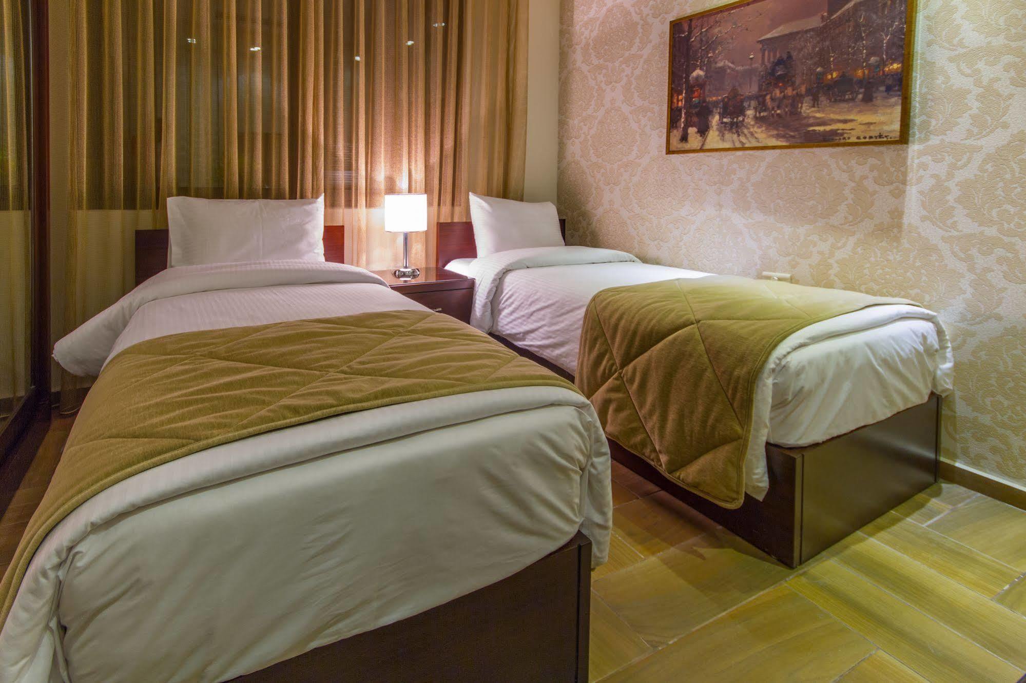 Nadine Hotel Suites Amman Buitenkant foto