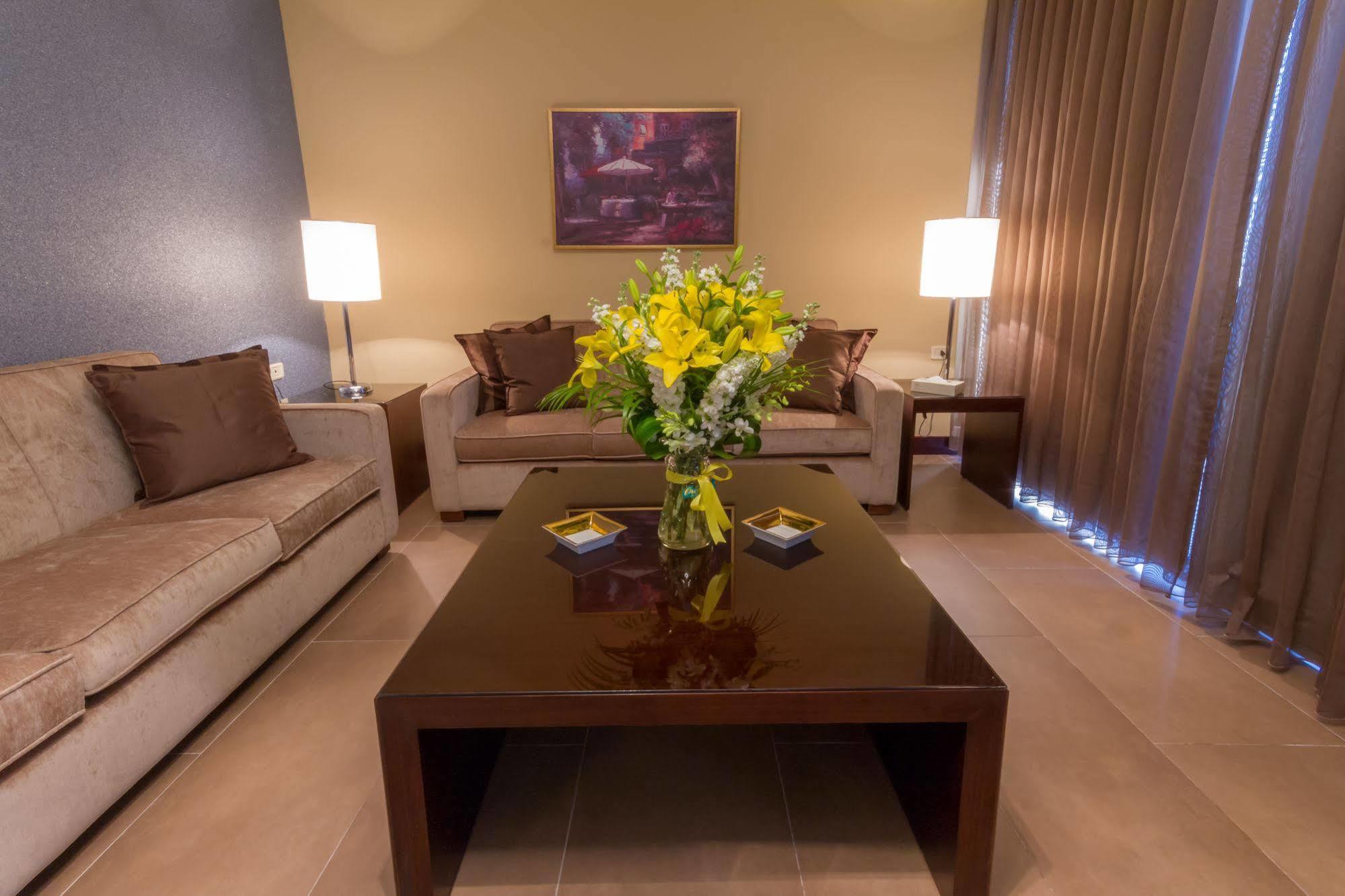 Nadine Hotel Suites Amman Buitenkant foto