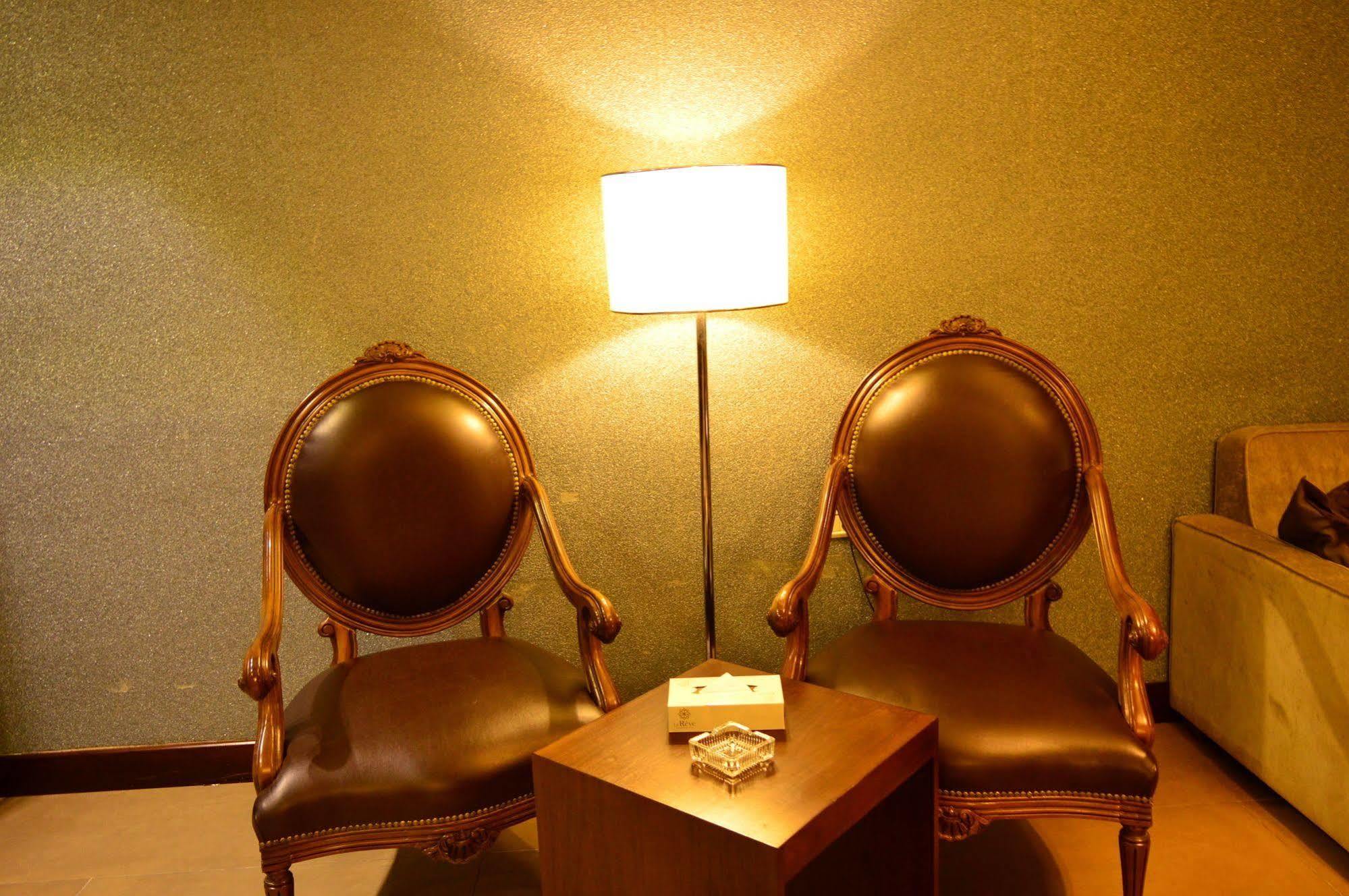 Nadine Hotel Suites Amman Buitenkant foto