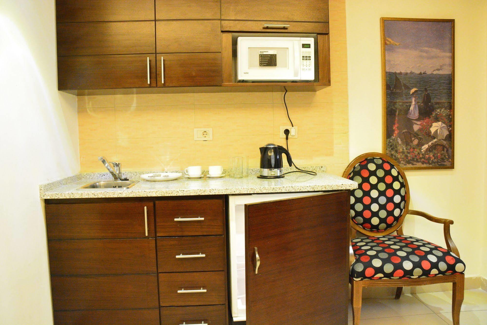 Nadine Hotel Suites Amman Buitenkant foto