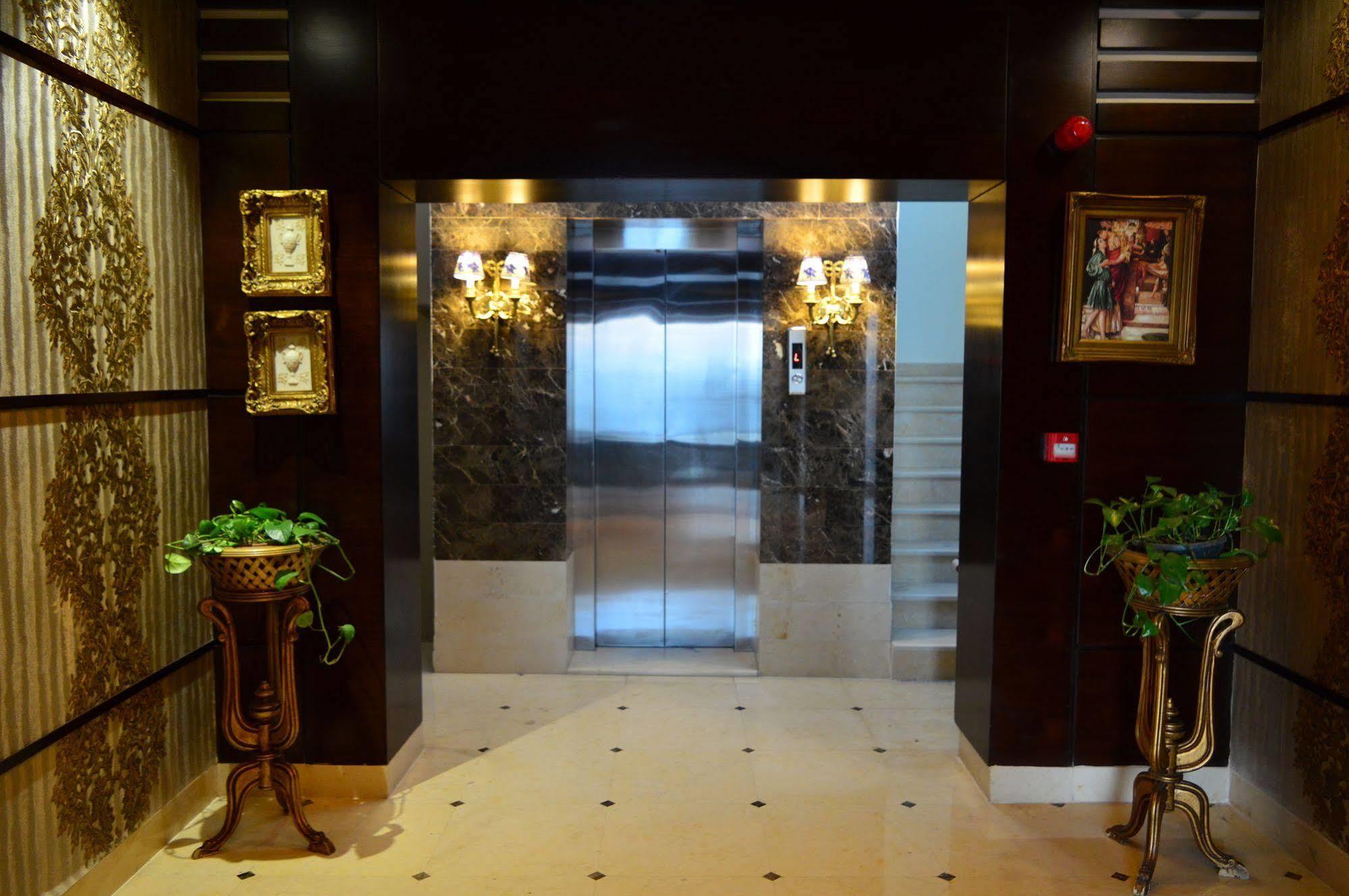 Nadine Hotel Suites Amman Buitenkant foto