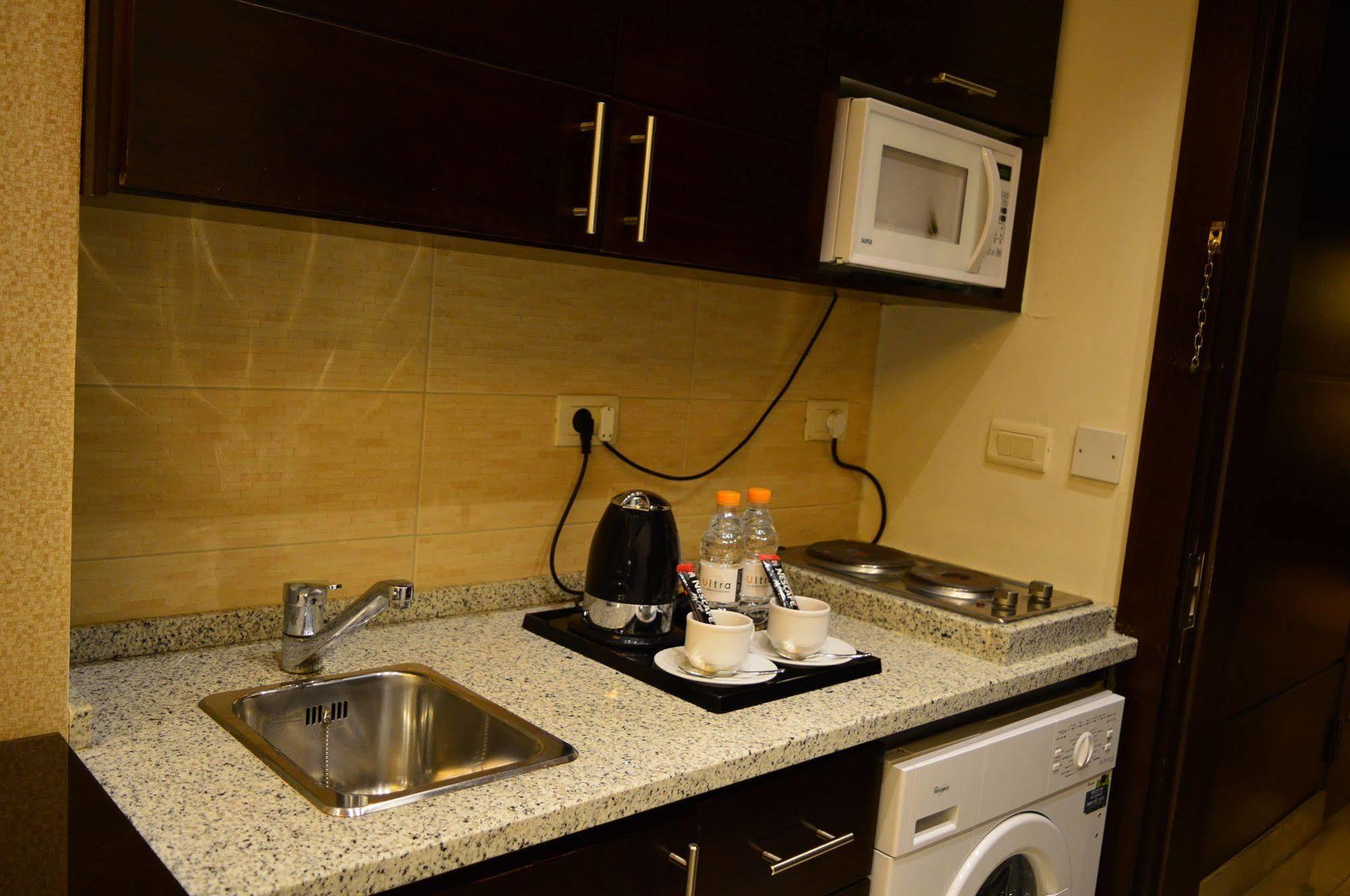 Nadine Hotel Suites Amman Buitenkant foto