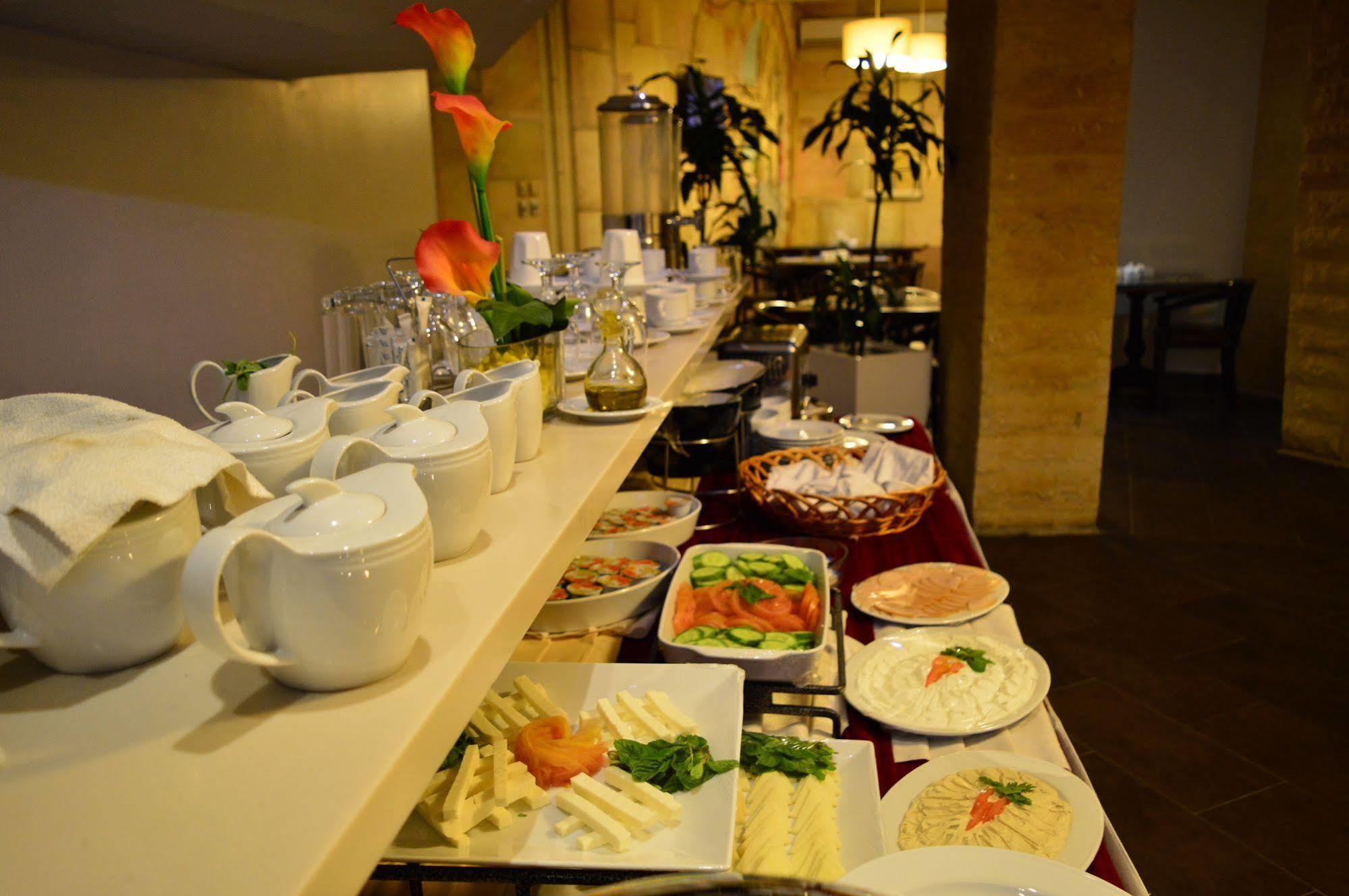 Nadine Hotel Suites Amman Buitenkant foto